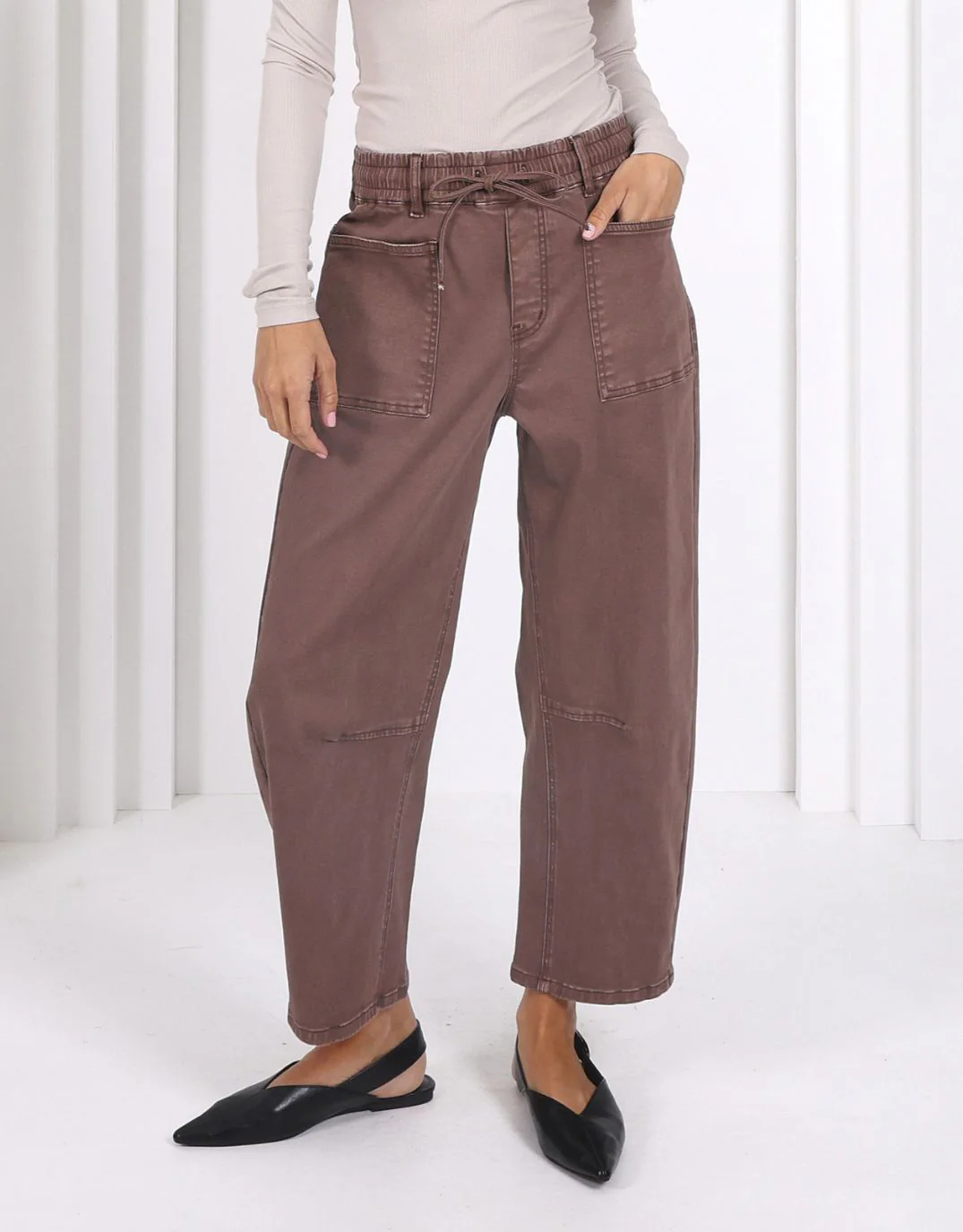 Leo Barrel Jeans - Chocolate - Image 2