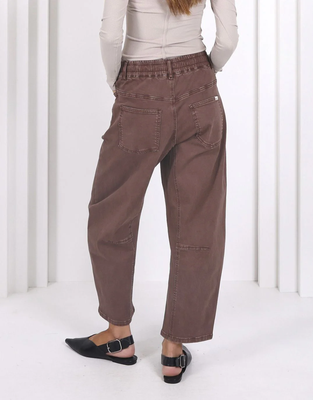 Leo Barrel Jeans - Chocolate - Image 5