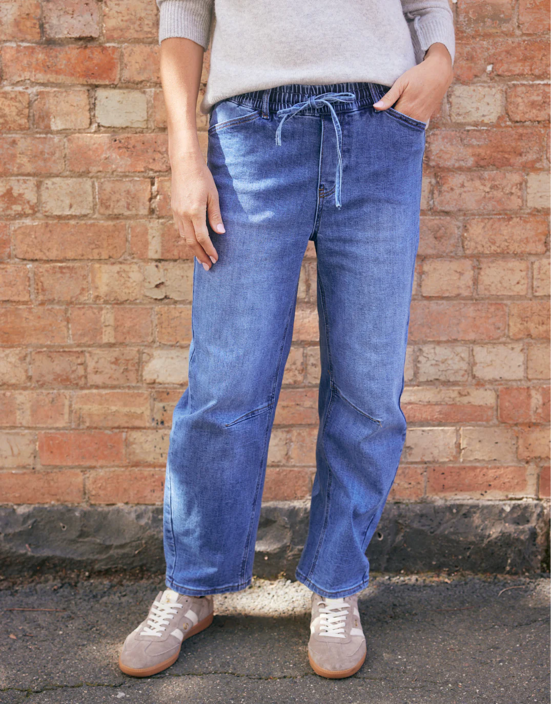 Sienna Barrel Jeans - Mid Blue - Image 3