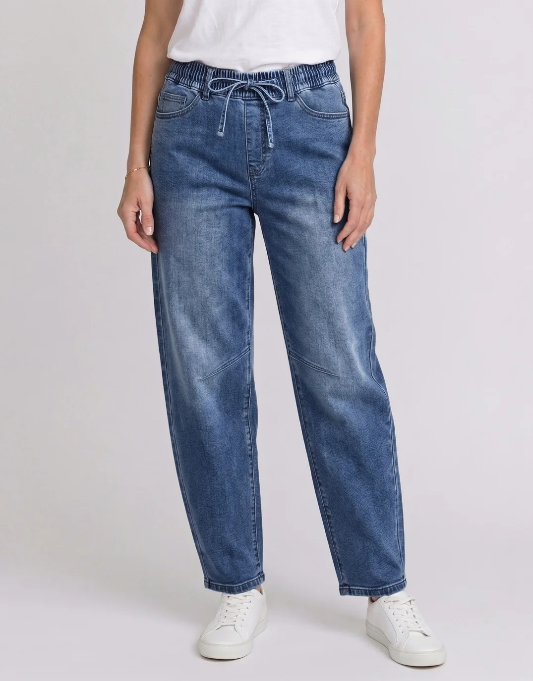 Sienna Barrel Jeans - Mid Blue - Image 5